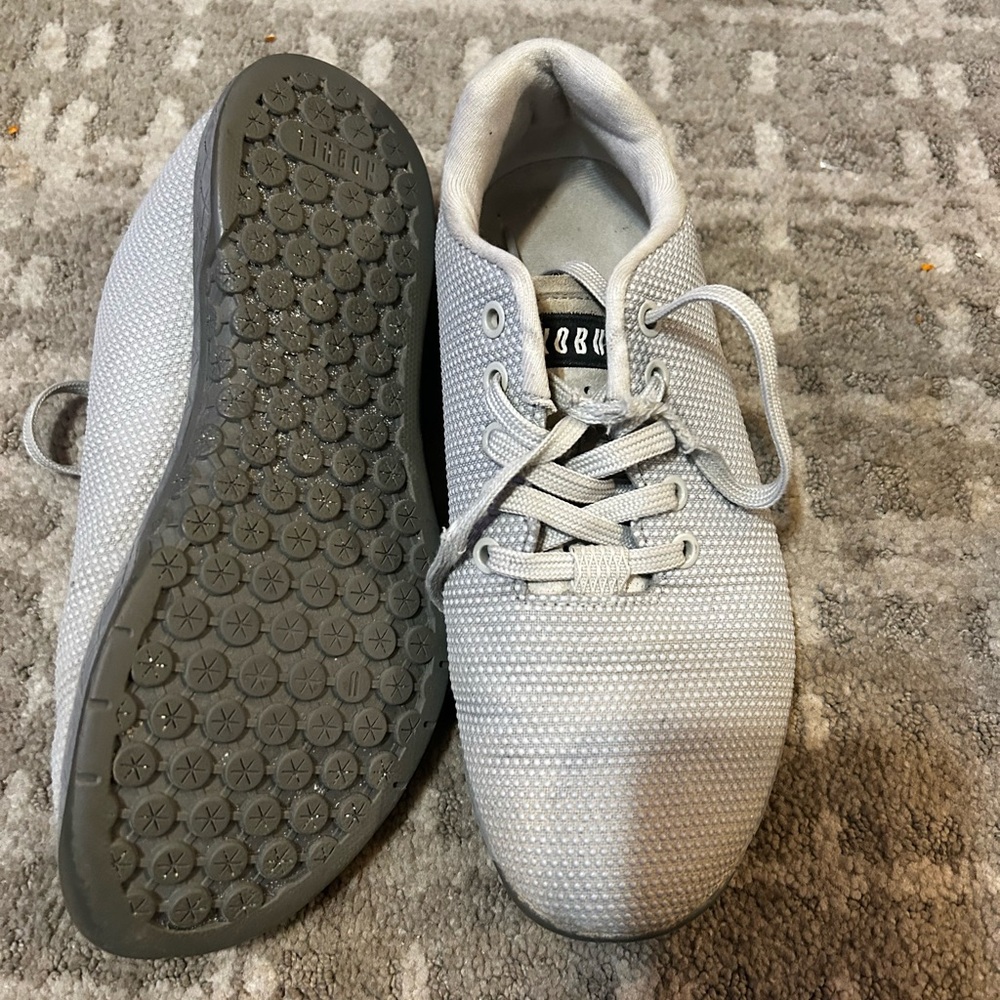 No Bull lifting shoes - light grey, great condition.